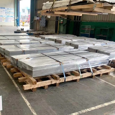 Plaque d'acier inoxydable laminée à chaud haute résistance à la traction et bonne ductilité longueur et surface personnalisables